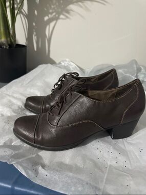 Natural Soul made by Naturalizer Dark Brown Lace-Up Low Heel Pumps. 2” heel